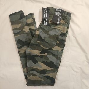 NWT H&M Divided Camouflage Skinny Pants Size 6